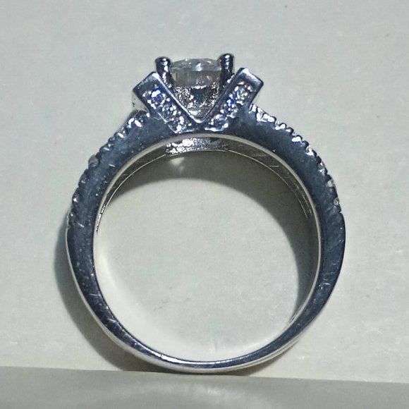 Ring - Picture 2 of 4